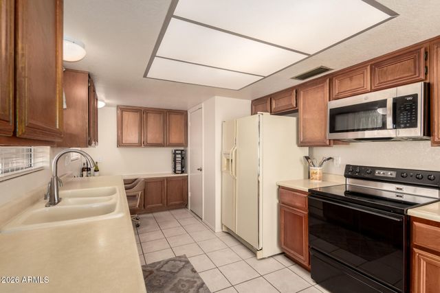 1302 E Rowlands Lane, Phoenix, AZ 85022