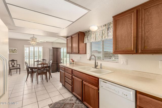 1302 E Rowlands Lane, Phoenix, AZ 85022