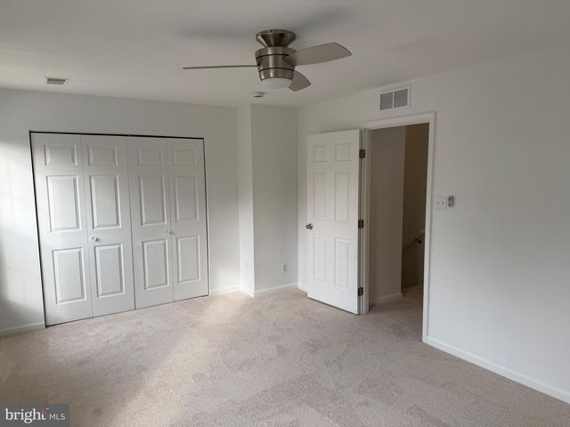 3 COACHLIGHT DR, Sicklerville, NJ 08081