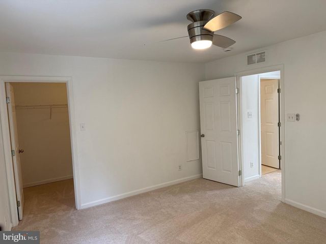 3 COACHLIGHT DR, Sicklerville, NJ 08081