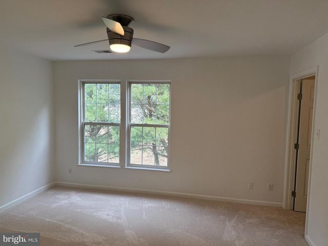 3 COACHLIGHT DR, Sicklerville, NJ 08081