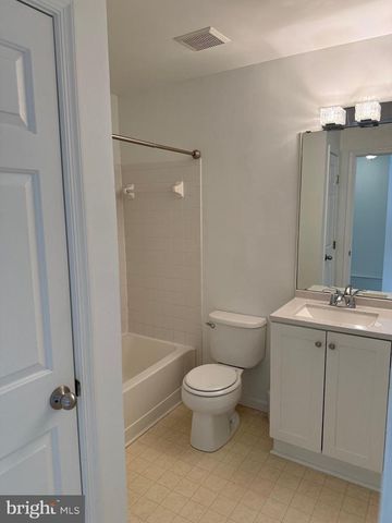 3 COACHLIGHT DR, Sicklerville, NJ 08081