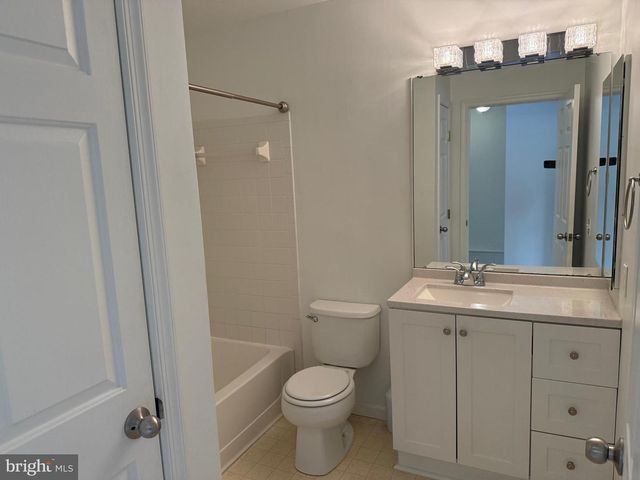 3 COACHLIGHT DR, Sicklerville, NJ 08081