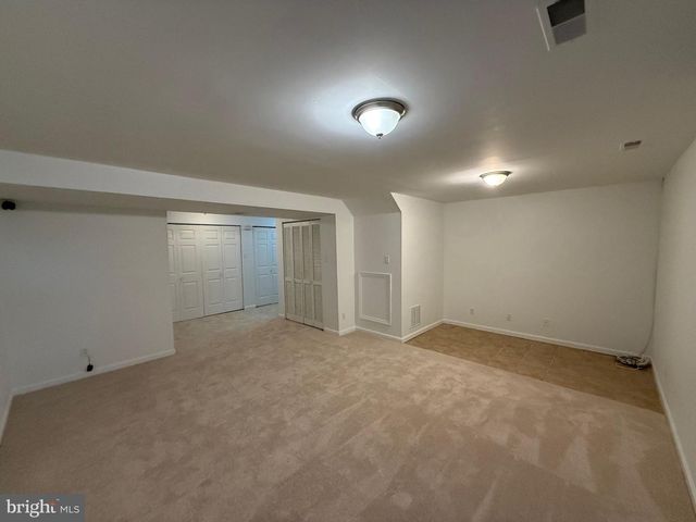 3 COACHLIGHT DR, Sicklerville, NJ 08081