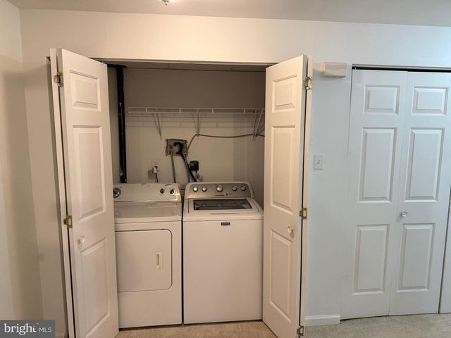 3 COACHLIGHT DR, Sicklerville, NJ 08081