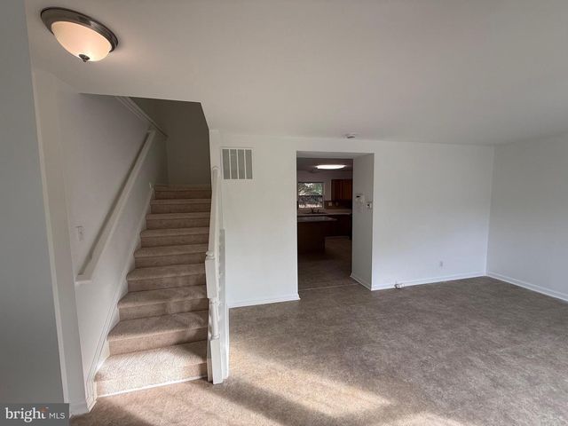 3 COACHLIGHT DR, Sicklerville, NJ 08081