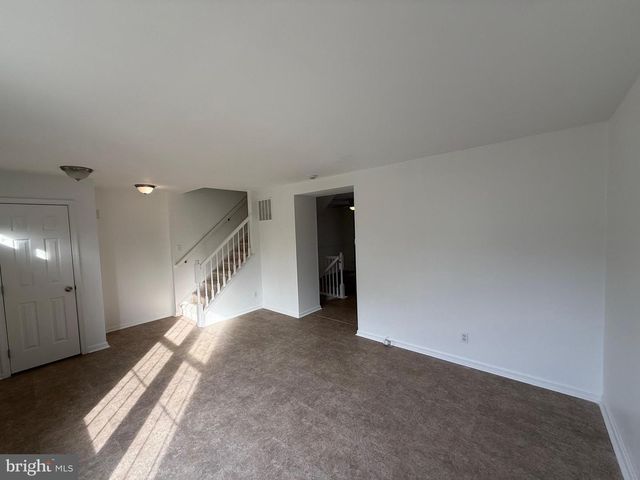 3 COACHLIGHT DR, Sicklerville, NJ 08081