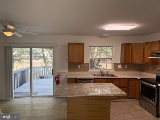 3 COACHLIGHT DR, Sicklerville, NJ 08081