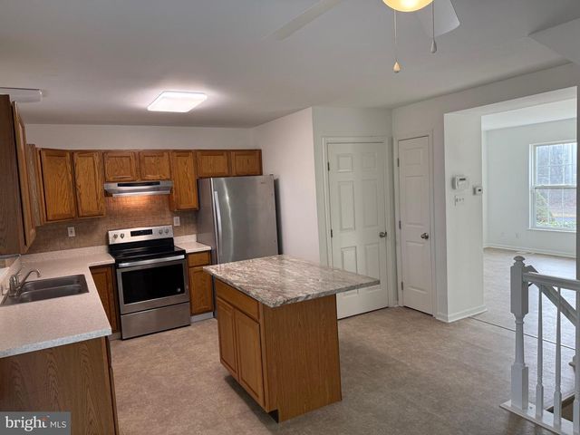 3 COACHLIGHT DR, Sicklerville, NJ 08081