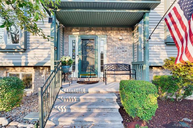 38508 Alma Lane, Westland, MI 48185