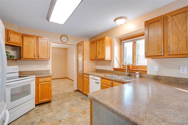 38508 Alma Lane, Westland, MI 48185