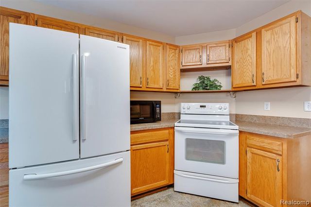 38508 Alma Lane, Westland, MI 48185