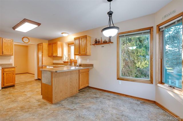 38508 Alma Lane, Westland, MI 48185