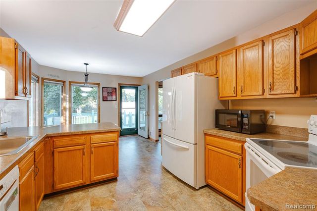 38508 Alma Lane, Westland, MI 48185