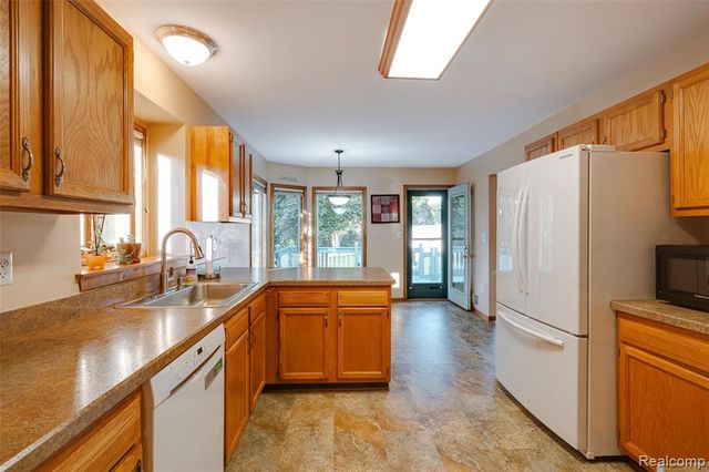 38508 Alma Lane, Westland, MI 48185