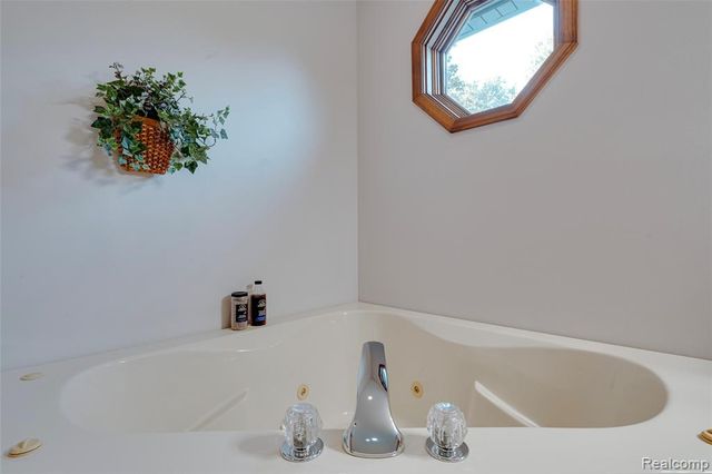 38508 Alma Lane, Westland, MI 48185