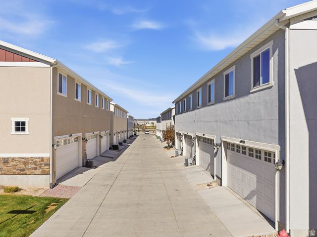 14926 S THUNDER HORSE DR, Bluffdale, UT 84065