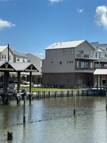 24 Cmdr Runco Lane, Taylor Lake Village, TX 77586