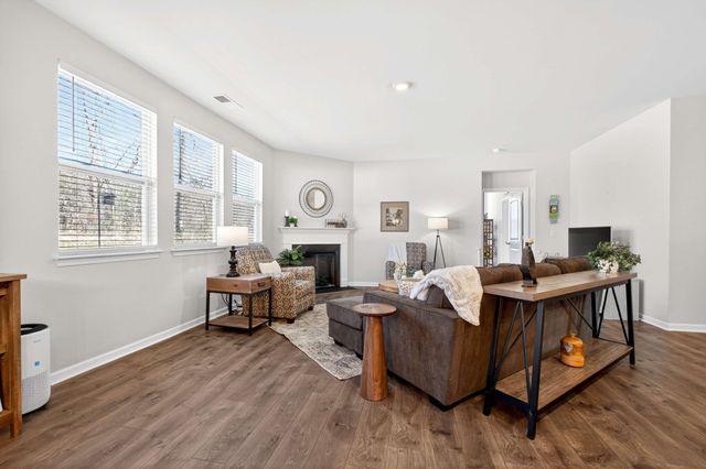 1027 Altavista Ln, Smyrna, TN 37167