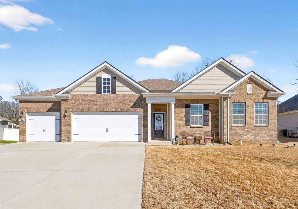 1027 Altavista Ln, Smyrna, TN 37167