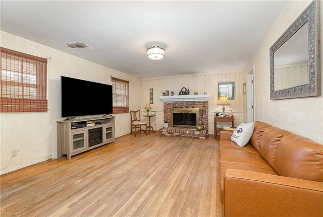 347 Old Hollow Road, Winston-salem, NC 27105