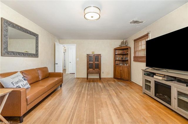 347 Old Hollow Road, Winston-salem, NC 27105