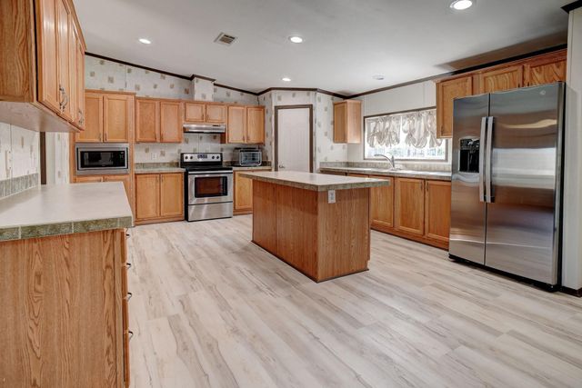 552 S Old Potato RD, Paige, TX 78659