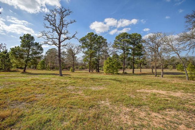 552 S Old Potato RD, Paige, TX 78659