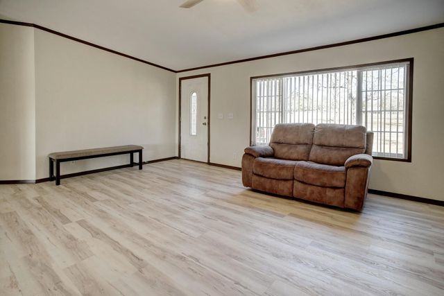 552 S Old Potato RD, Paige, TX 78659