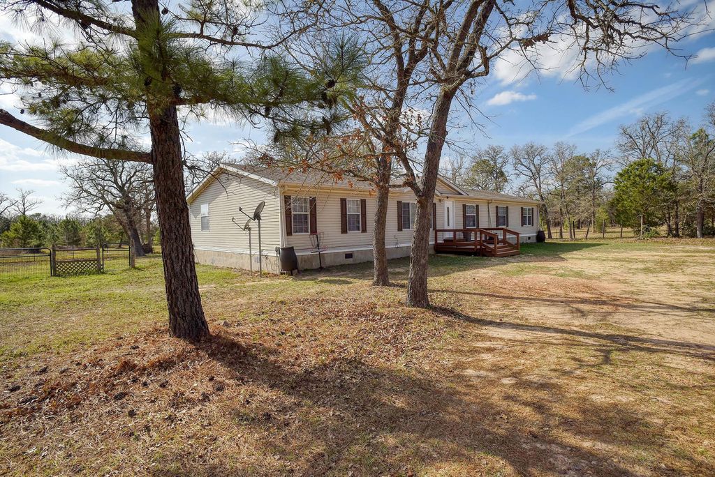 552 S Old Potato RD, Paige, TX 78659