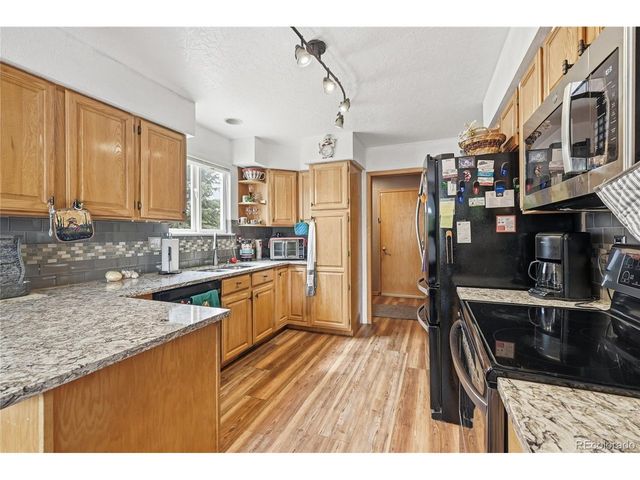 859 N 7th St, Johnstown, CO 80534