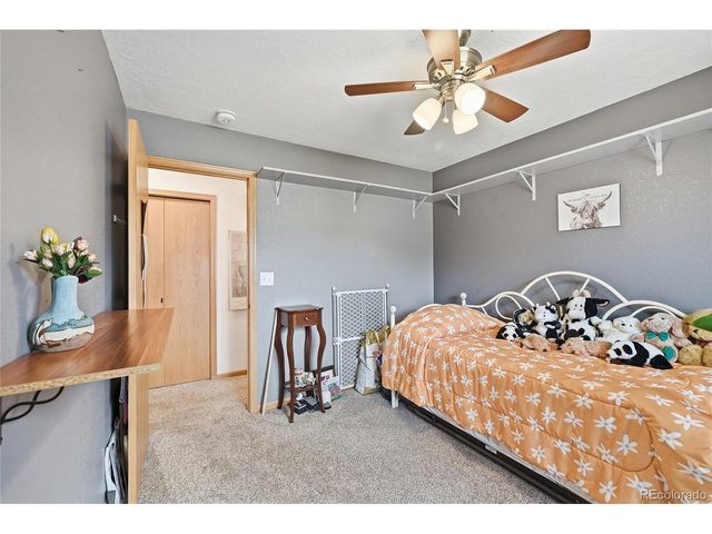 859 N 7th St, Johnstown, CO 80534