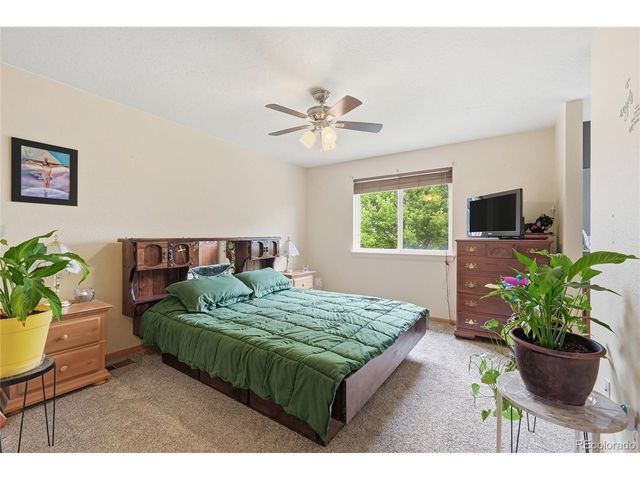 859 N 7th St, Johnstown, CO 80534