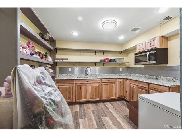 859 N 7th St, Johnstown, CO 80534