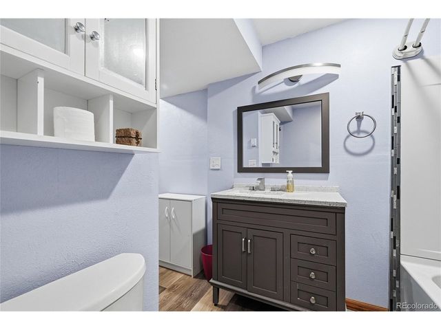 859 N 7th St, Johnstown, CO 80534