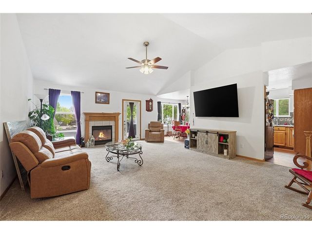 859 N 7th St, Johnstown, CO 80534