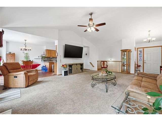 859 N 7th St, Johnstown, CO 80534