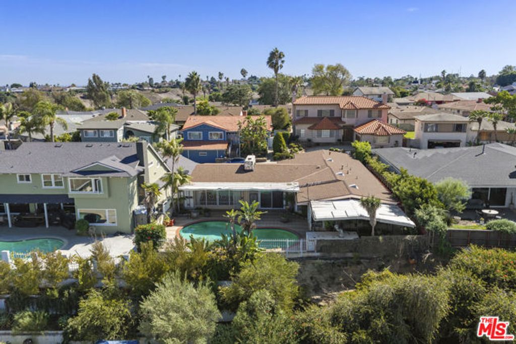 4555 Don Diego Drive, Los Angeles, CA 90008