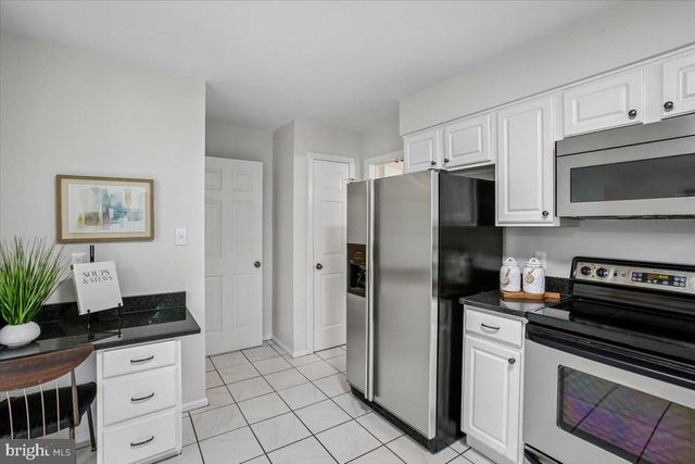 9208 FALL RIVER LN, Potomac, MD 20854