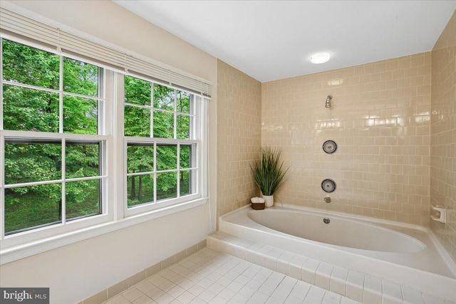 9208 FALL RIVER LN, Potomac, MD 20854