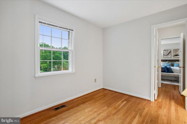 9208 FALL RIVER LN, Potomac, MD 20854