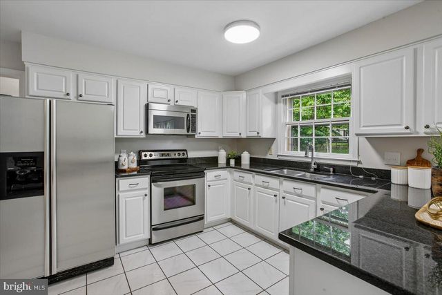 9208 FALL RIVER LN, Potomac, MD 20854