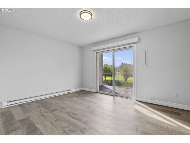 1702 Ne HOGAN Dr, Gresham, OR 97030