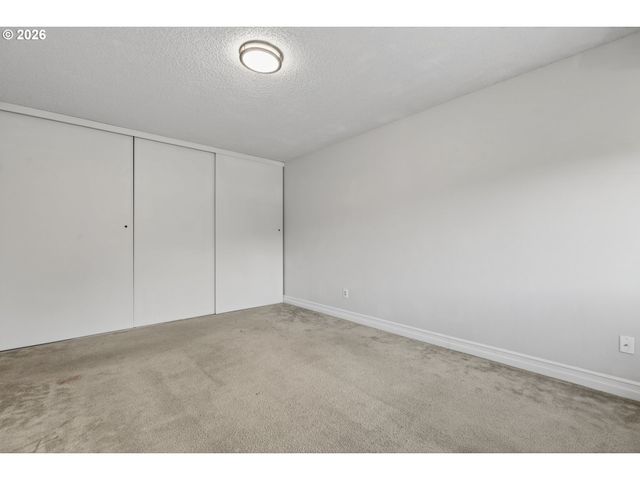 1702 Ne HOGAN Dr, Gresham, OR 97030