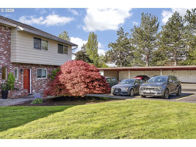 1702 Ne HOGAN Dr, Gresham, OR 97030