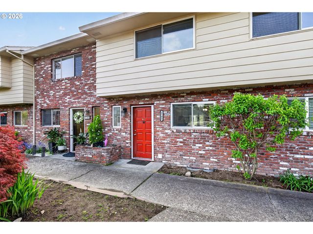 1702 Ne HOGAN Dr, Gresham, OR 97030