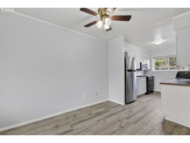 1702 Ne HOGAN Dr, Gresham, OR 97030