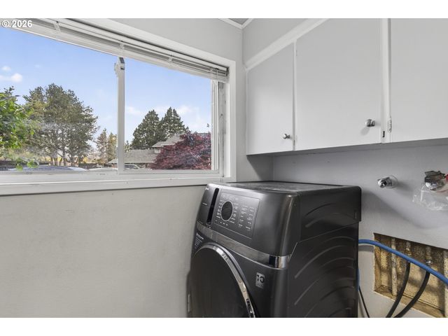 1702 Ne HOGAN Dr, Gresham, OR 97030