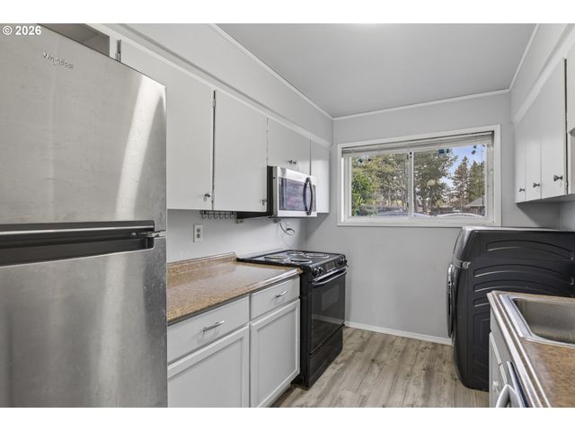 1702 Ne HOGAN Dr, Gresham, OR 97030