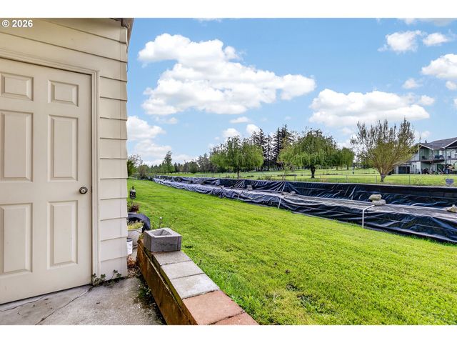 1702 Ne HOGAN Dr, Gresham, OR 97030